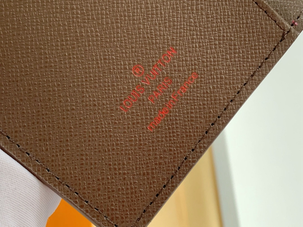 LVコピーウォレット角部分ディテール